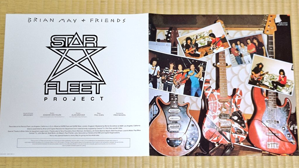 PPP1999ROD's tweet photo. 実家の屋根裏に残ってたLPレコード。
最近、CDが出たらしい。
ライナーノーツの写真、一緒に並べられたギターやベースが豪華☺️
 
 #StarFleetProject https://t.co/ffWBXwP8V1