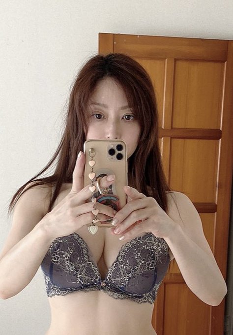 おはよう〜☀️ 今日は朝散歩🐕行ってきた 気持ちいい季節になってきたね😊 さて毎日の体重測定 ほんとは真っ裸でやってます😅 https://t.co/6Sh5vFNswq