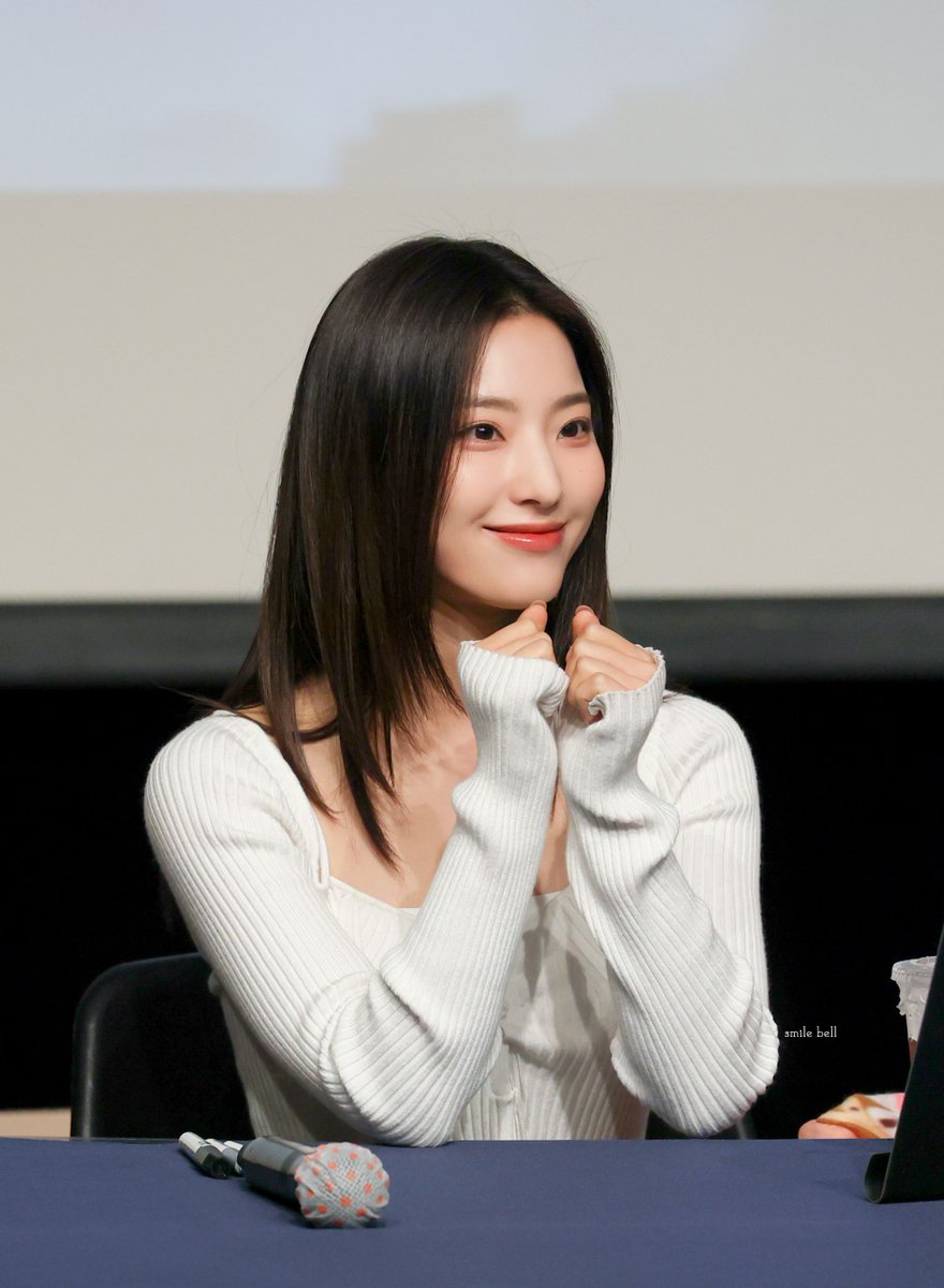 230706 예스24 팬사인회2 이새롬 2p

#프로미스나인 #이새롬 #fromis_9 #LeeSaerom
