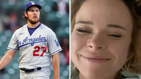 xdailyfacts's tweet photo. Trevor Bauer clears his name after being falsely accused of sexual assault by Lindsey Hill. He shows evidence of her scheme to extort him and reveals he did not pay her a dime to settle the case. #JusticeForBauer #MeTooGoneWrong #BauerPower https://t.co/OhOENebVZ6