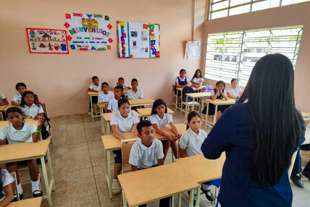 Maracaibo estrenó la escuela Aristóbulo Istúriz

En el marco del inicio de año escolar, la comunidad de la Parroquia Idelfonso Vásquez se llenó de júbilo, con la inauguración de la Escuela Aristóbulo Istúriz, la cual recibió su nueva matrícula de 364 estudiantes.
<a href="/_LaAvanzadora/">Yelitze Santaella</a>