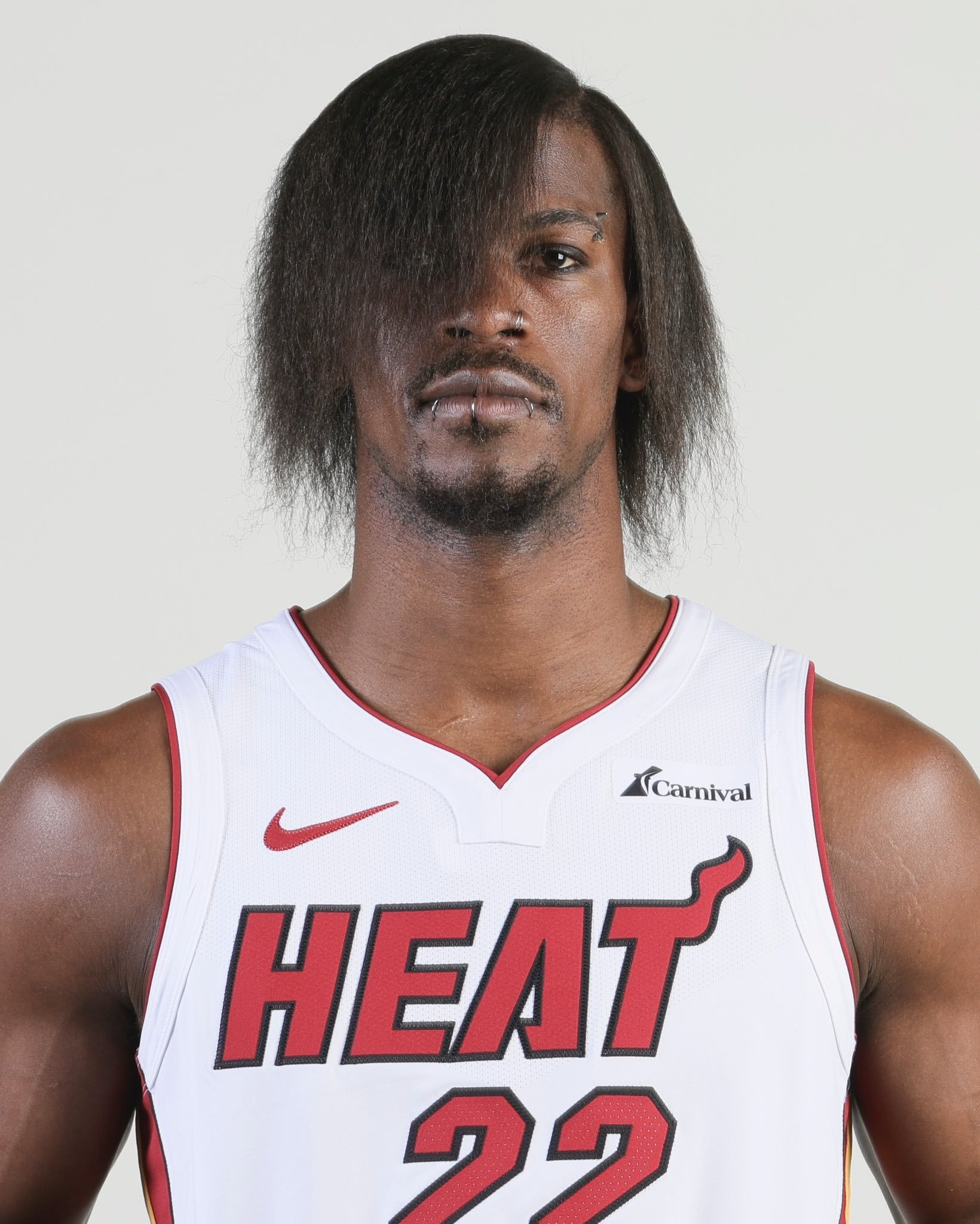 Jimmy Butler desiste do visual emo e volta ao cabelo tradicional em  treino do Heat, nba