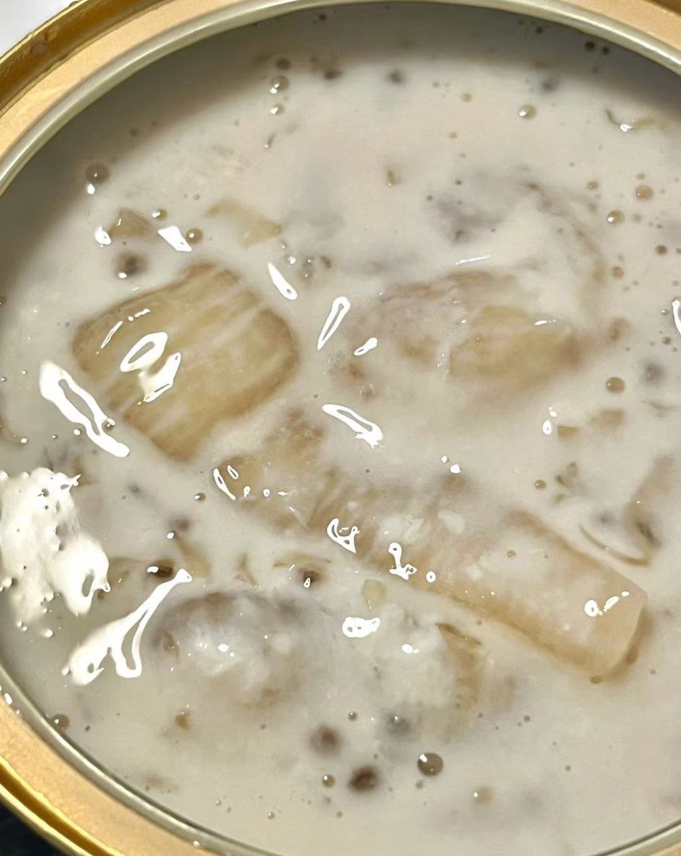 nutalapi's tweet image. Today’s breakfast is Coconut Tremella Fish Maw Soup, Omelette, Mini Hanamaki, and Dragon Fruit😘😘😘