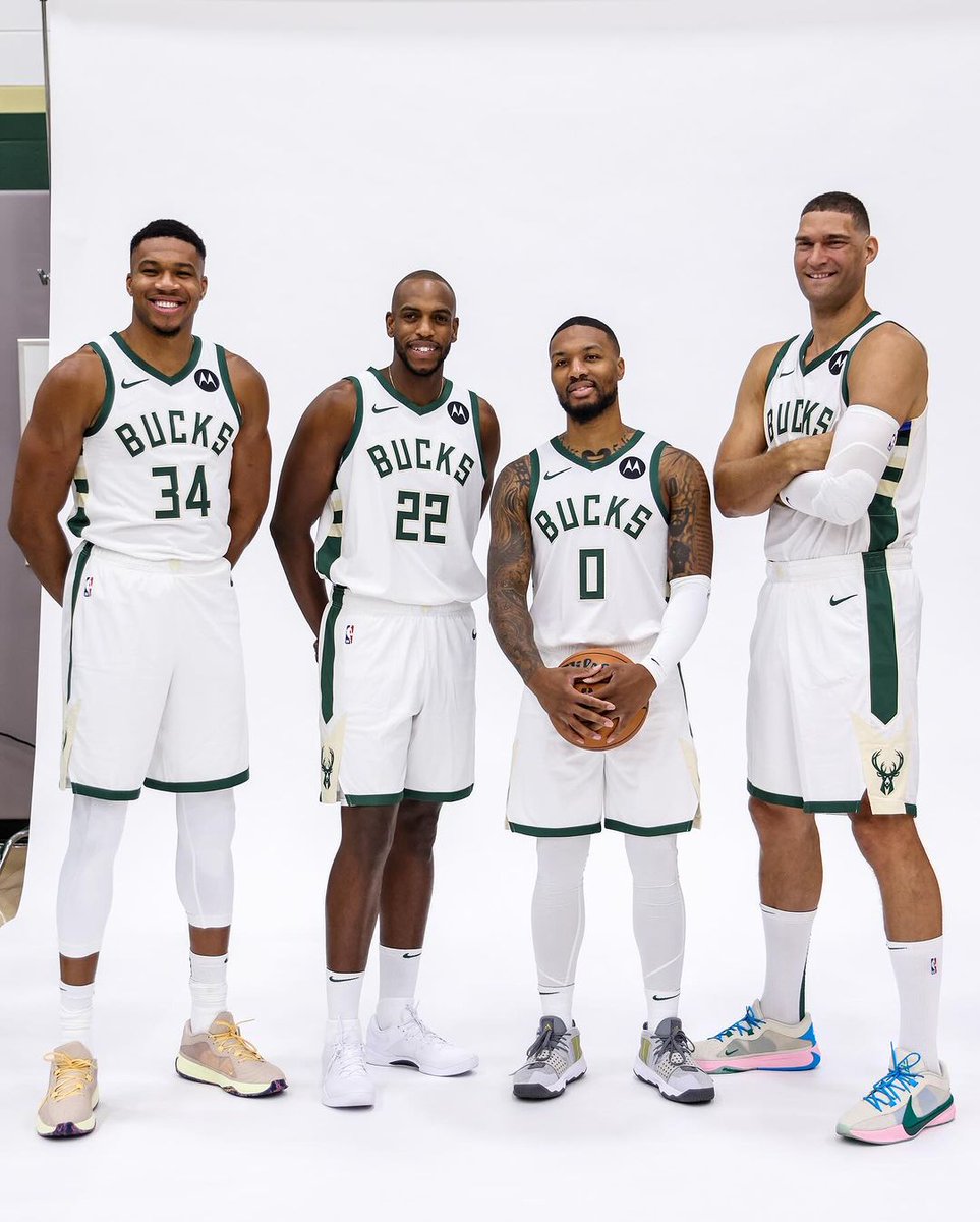 IbouXpod's tweet photo. How Many Rings Will This Squad Win 🤔🤔 https://t.co/WbPwWQKjxk