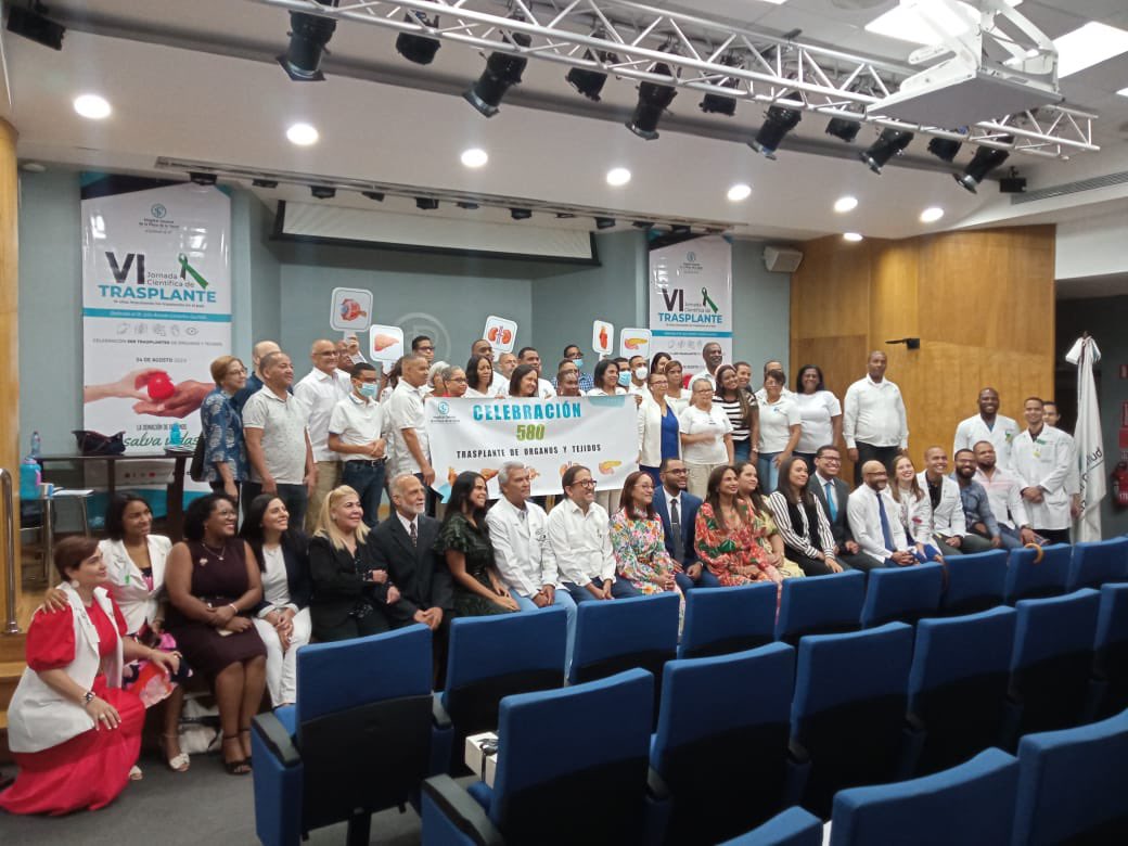 Cacd188's tweet image. Orgulloso de pertenecer a un gran equipo de trasplante, en el hospital general plaza de la salud, @PlazadelaSalud. Un hito histórico en República Dominicana, 500 trasplantes de órganos y tejidos. Seguimos por más 🥳