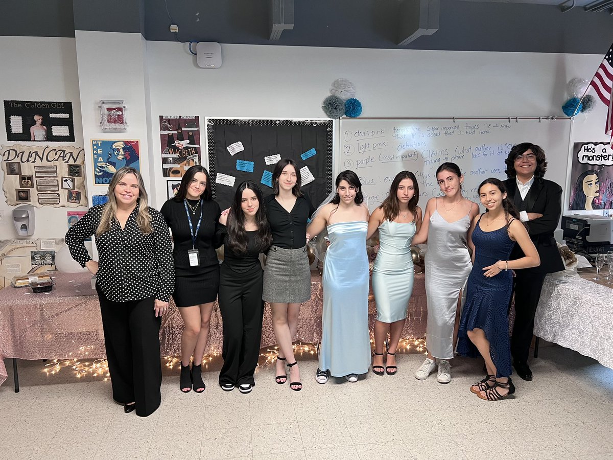 ispaatgables's tweet photo. Ms. Feiler’s AP Research students had their wedding ceremony today to commit to their undergraduate research topics. #apcapstone #apresearch @CollegeBoard @MDCPSCentral @MDCPS https://t.co/YmEBJkC3Tl