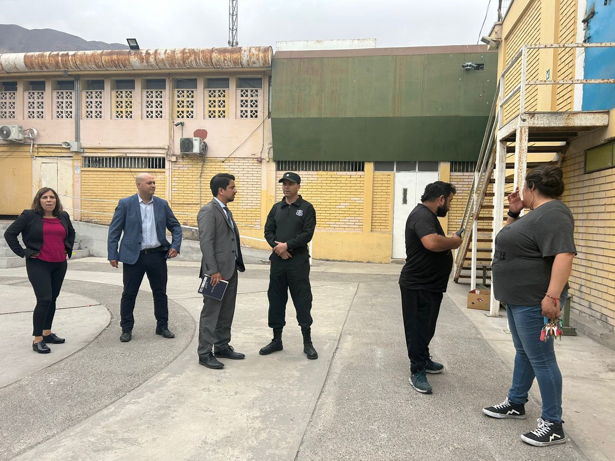 ➡️Hoy acompañamos a la nueva directora regional del Servicio Nacional de Reinserción Social Juvenil, Liliana Romero y a la directora implementadora del Servicio, Rocio Faúndez, donde visitaron el CIP CRC de #Iquique y se reunieron con funcionarias y funcionarios del Centro.
