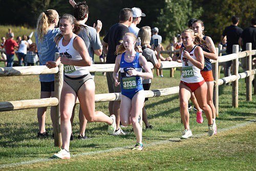 Keepin' the pace 🔵

#NCAAXC x 📸 <a href="/CreightonXC/">Creighton XCTF</a>