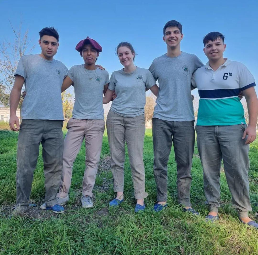 ¡Hay futuro! tremenda participación de las y los estudiantes 👇🏼

“MINI-ENFARDADORA” de la Escuela “Carlos Alfredo Spontón” de Malabrigo. El proyecto da solución a productores de pequeñas extensiones que necesitan conservar forraje para ser utilizado en otra oportunidad.