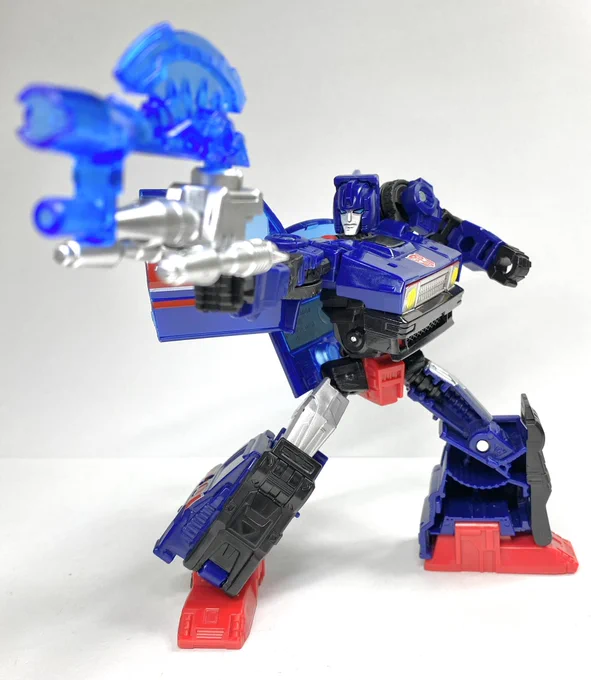 スキッズの型は遊びやすくて武器も3種付いてきて1つに合体もできるので個人的にかなり気に入ってる。リデコ商品ももちろんオススメ! 