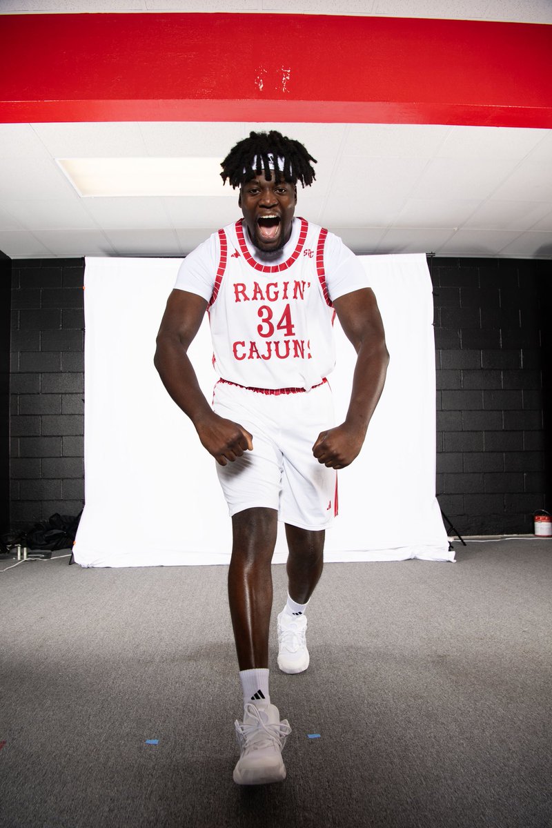 hosanakitenge34's tweet photo. Thank you God for never giving up on me 🙏🏿Thankful everyday to be able to call this place HOME! @RaginCajunsMBB Year 4 !!!! https://t.co/WCzhj8OPhI