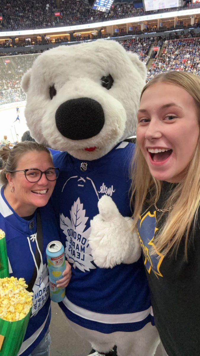 MelissaAKP's tweet photo. #goleafsgo
#LeafsForever 
#firstgame https://t.co/A89HRROtzz