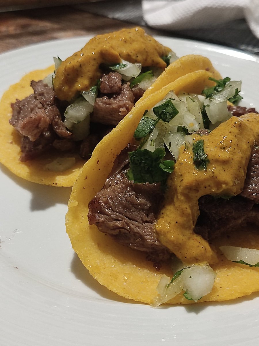 DienteLargoFT's tweet photo. De carnitas y de cochinita 🌮 https://t.co/rhmoYzOqdh