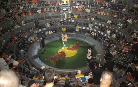 redbullbatalla's tweet photo. Muchos hablan, pocos riman, solo los mejores improvisan...

Hace 18 años, un 2 de Octubre de 2005, se llevaba a cabo la Primer Final Internacional de #RedBullBatalla en donde Frescolate saldría campeón.

¿Qué nos espera este 2023 en Colombia?

Así empezó / Así vamos https://t.co/v6rdP3OZIn