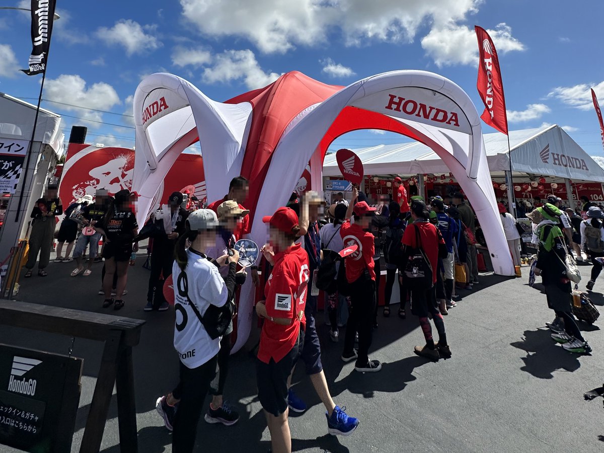 ShinanoTent's tweet photo. #HONDA(ホンダ)の2輪営業を総合的に行う、#ホンダモーターサイクルジャパン 様にイベント用エアーテント #XGLOO を製作させていただきました。
こちらのお写真は、「 #鈴鹿8時間耐久ロードレース 」でのご使用写真です。 https://t.co/FO6VU6EQbz