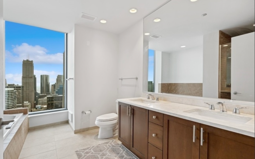 RealtyDowntown's tweet photo. Just Listed by Quentin Green
Spectacular corner unit (South, East and West exposures) with amazing views of Lake Michigan, Millennium Park and the City skyline!
#justlisted #chicagorealestate #forsale #chicagoagent #chicagorealtor https://t.co/uPvemT2u74