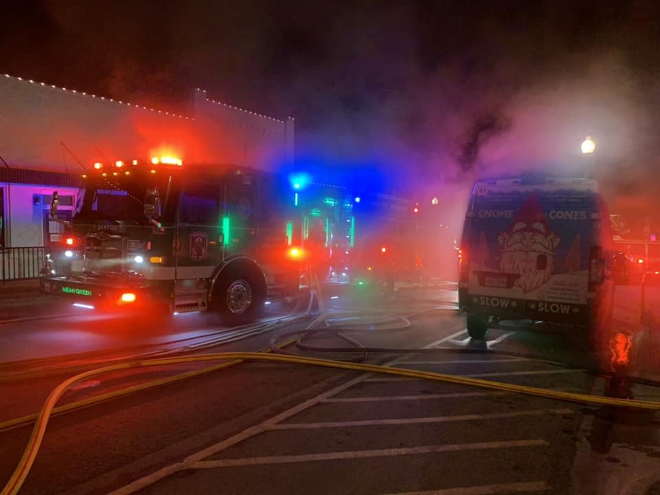 SiddonsMartin's tweet photo. Photos of Denton Fire Department's UNT-themed "Mean Green" pumper (Engine 3) and Truck 1 working a structure fire on the downtown square last night. These two are the newest Pierce apparatus in Denton's fleet. Great work! #PierceOnScene #PiercePerformance #PierceFleet https://t.co/RIdHnBiG14