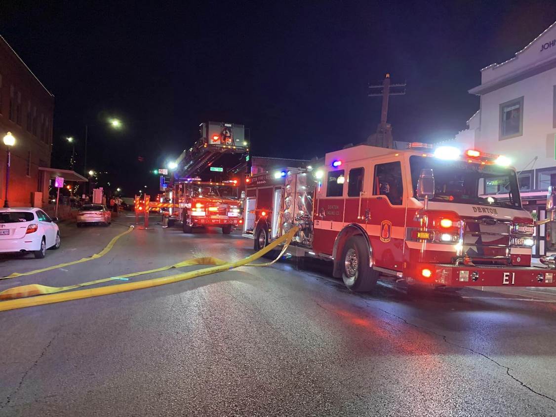SiddonsMartin's tweet photo. Photos of Denton Fire Department's UNT-themed "Mean Green" pumper (Engine 3) and Truck 1 working a structure fire on the downtown square last night. These two are the newest Pierce apparatus in Denton's fleet. Great work! #PierceOnScene #PiercePerformance #PierceFleet https://t.co/RIdHnBiG14