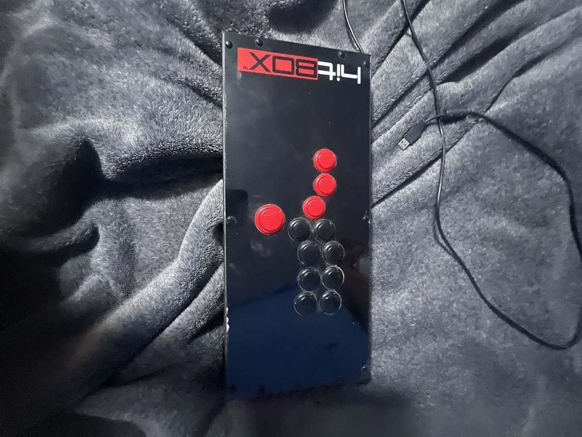 Everlast247's tweet photo. @Incendium_GG @hitboxarcade I’ve been using the same hitbox since 2013 #DigitalHavoc https://t.co/dTGA8HmkHW