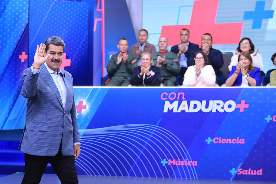 SomosRMNoticias's tweet photo. #EnFotos 📷 Pdte @NicolasMaduro transmite la Edición Nº 19 del programa @ConMaduroMas_
#ConMaduroMásEducación
#LlegaronLasClases #2Oc https://t.co/aHQJMGXStV