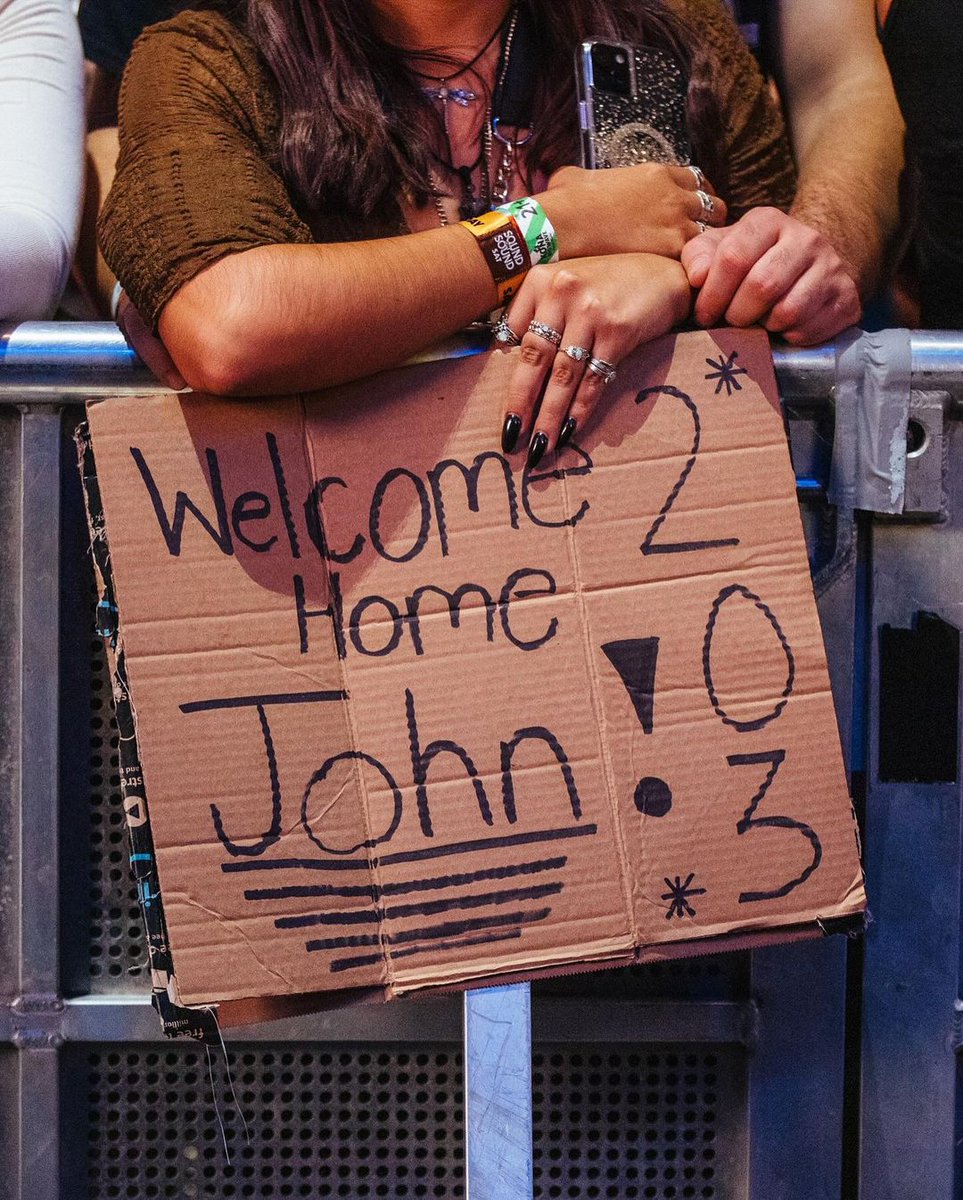 JohnMayer's tweet photo. A weekend playing two stellar festivals: @OceansCallingMD in Ocean City, MD and @soundonsoundCT in my birthplace of Bridgeport, CT, which was as profound as you’d imagine it to be. The night brought friends, family and even a visit from Connecticut Governor @GovNedLamont. Next stop, @TheGarden for two shows starting tomorrow night… off we go into the second leg of the Solo tour, which will be my last for a good while… after next year’s Europe/UK Solo run, I’ll focus on making another album and building out the world of “Life” on @SIRIUSXM.