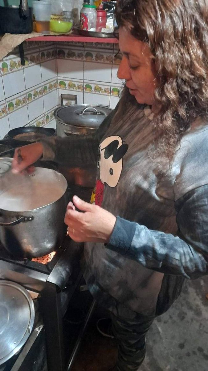 Tsomospatria's tweet photo. #Lanus☀️🇦🇷 #RemediosDeEscalada☀️🇦🇷 
👉Merienda en el Centro cultural Maria Santos Olea, hoy tortafritas con matecocido y chocolatada. 
#TodxsSomosPatria☀️🇦🇷
#JavierNevchisci
#GladysGonzalez
#porquemejoresdarquerecibir
#CarinaOcaranza
#TSPLanus💪✌️☀️🇦🇷 https://t.co/Qr702BymS7