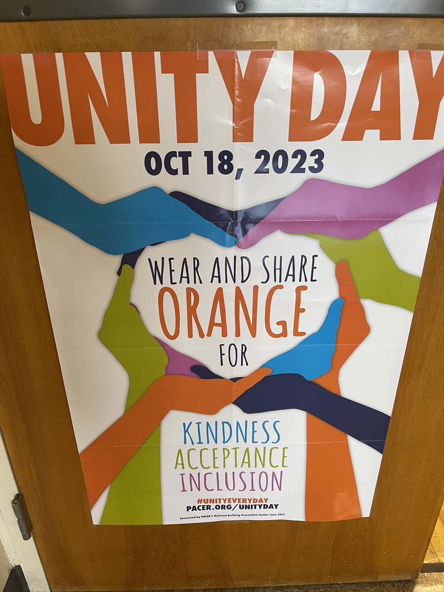 Our Wellness Center Social Worker, Mrs. Jessica and I kicked off National Bullying Prevention Month by presenting a wellness lesson to PE classes and getting everyone excited about Unity Day! @LindberghStemLB #ProudtobeLBUSD #TogetherWeRise