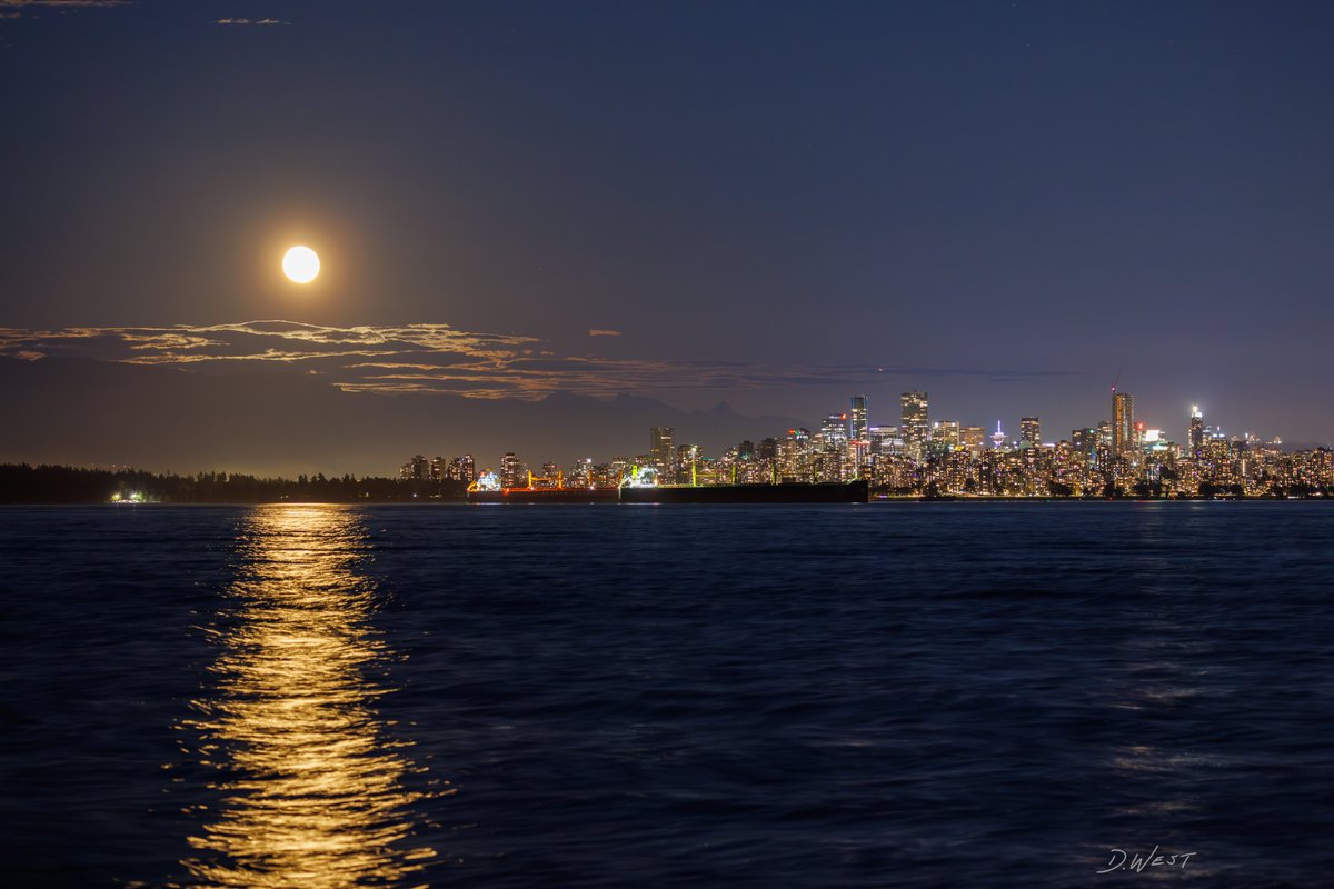 KGordonGlobalBC's tweet photo. The Harvest Moon over Vancouver, BC.
By Dan West

#globalbc #globalbcweatherwindow #globalbcweather #bc #harvestmoon #vancouver #fullmoon #septemberfullmoon #septemberfullmoon2023 https://t.co/UQlg5Q98bS
