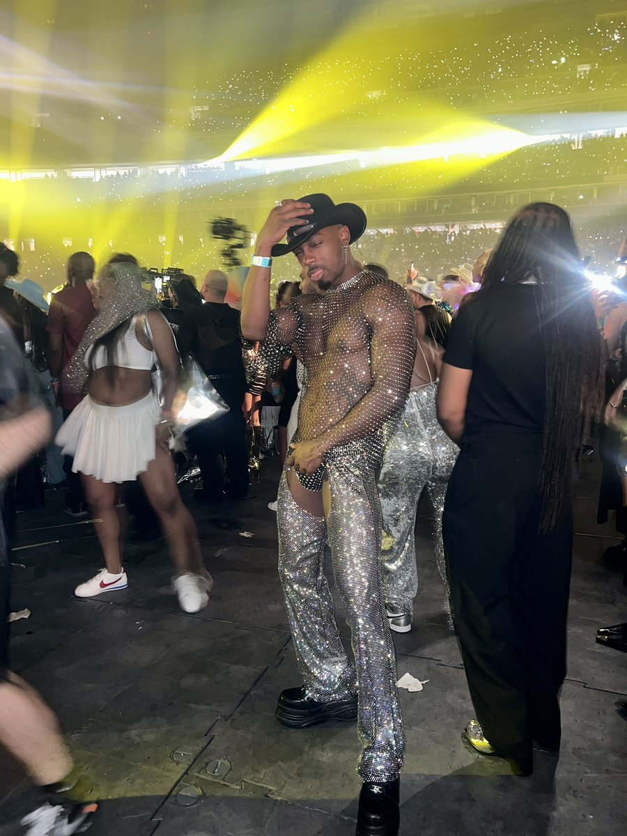 JonaSuber12's tweet photo. I was just proud of myself for being confident enough to wear this shit!🪩 done came a long way from #MCSWT #RWT https://t.co/QAr0rN5STY