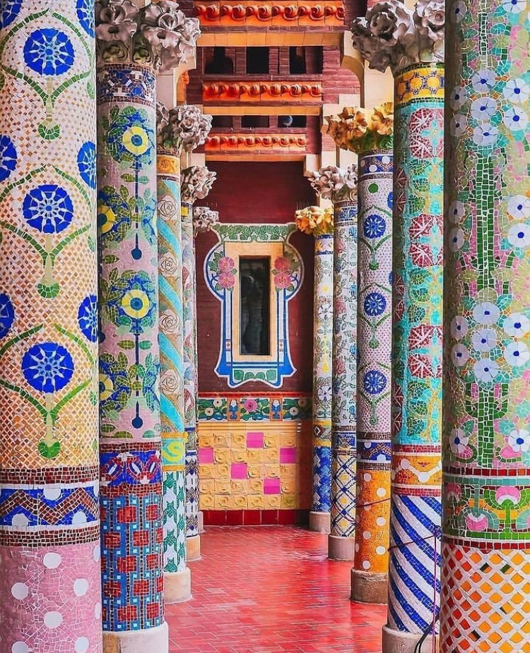 Connors6Ellen's tweet photo. Students, come join the dream team!  Join Mrs. Grillo and I next Sumner to Spain and Portugal!  Explore the beautiful cities of Barcelona, Madrid, Lisbon and so many more!  Enrollment is open and space is limited!#wanderlust #travel#Spain #Portugal 
https://t.co/pIo6tsoUJN https://t.co/ojxcfBg76S