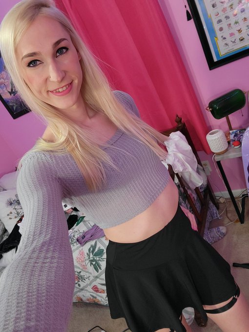 Hii hope you had a great day! I'm live on https://t.co/TGirRd3sZ4 https://t.co/l8efdSi13z