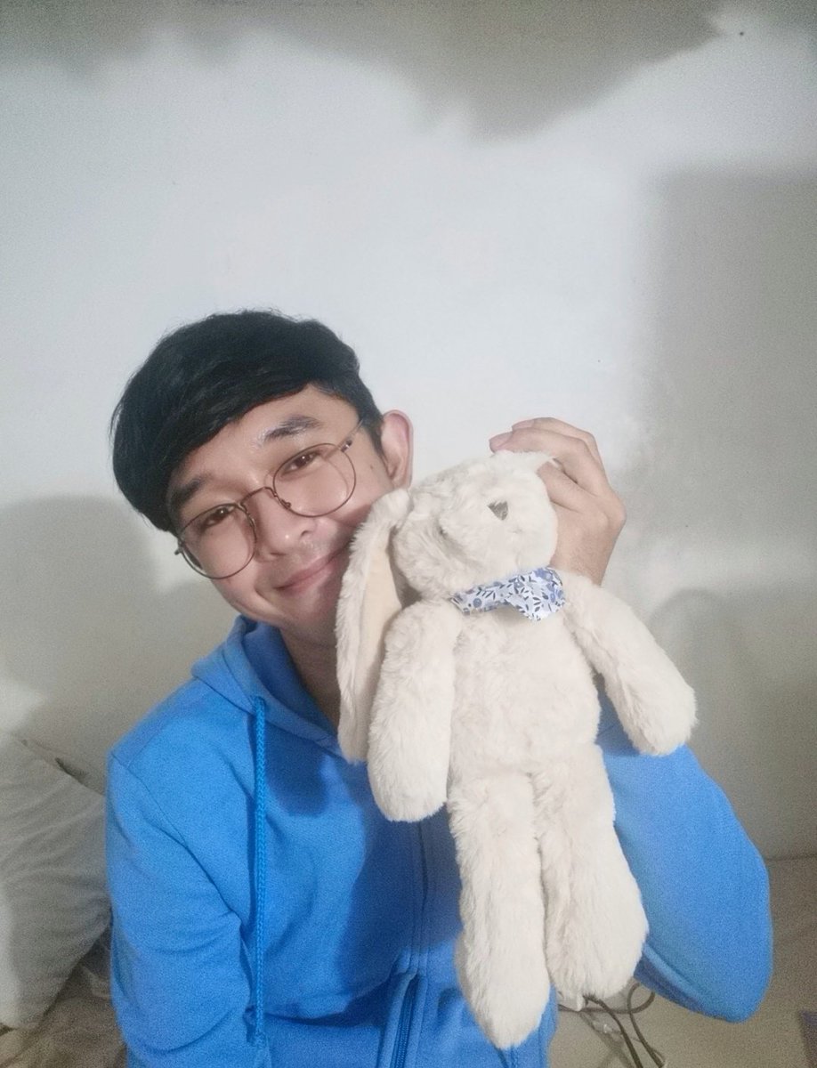 violetkim21_'s tweet photo. Hope to see you again #SUCRAM 💙💙💙 ipapabasbas ko na talaga sayo tong twinnie bunny natin sa pag uwi nyo dito for AAA 2023 💙🐰💙🐰💙
#HORI7ON_FlyToSoKor
#HORI7ON #호라이즌 
#WeAreOneForSeven

@HORI7ON_twt @HORI7ONofficial https://t.co/p3pK4G2sPv