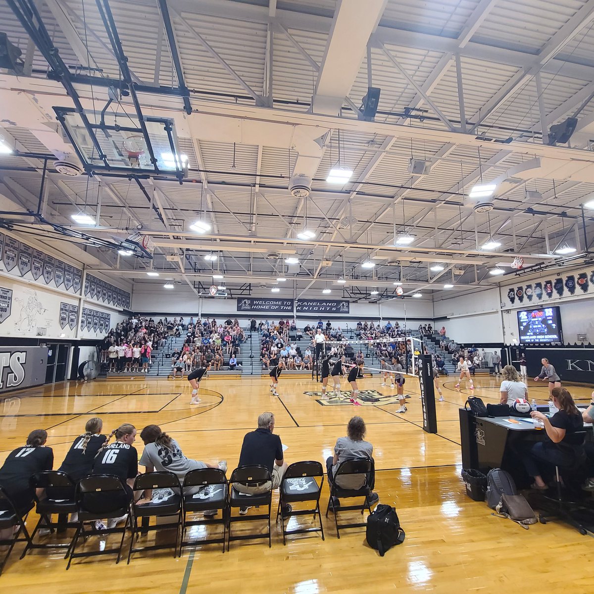 KHS_Knights's tweet photo. Great Crowd tonight @coachviolett @KHS_Knights https://t.co/v6rXKdof6f