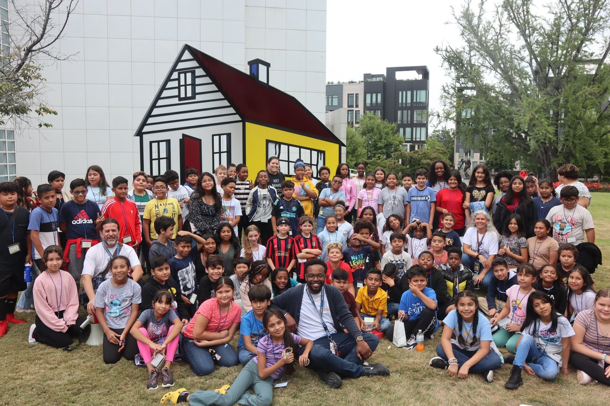 TheBestEducator's tweet image. Just had a blast at the High Museum with our incredible students 🎨🚀 They not only crafted jaw-dropping artwork but also spun enchanting narratives inspired by their masterpieces! 🔮✨ #hapevillehawks #wherethemagichappens @DrCSLPadgett @kellymastro