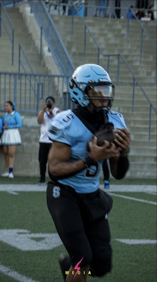 MichaelLEdward5's tweet photo. https://t.co/8JWqMdzgwo
Game 3 
2 tubs 
6’0 190 
Rb
@SalesianFB @FootballKingpin @CoachKota @GregBiggins @Matty_AhYou @CoachJBHall @CoachTSkip https://t.co/MXA7Hjtguz