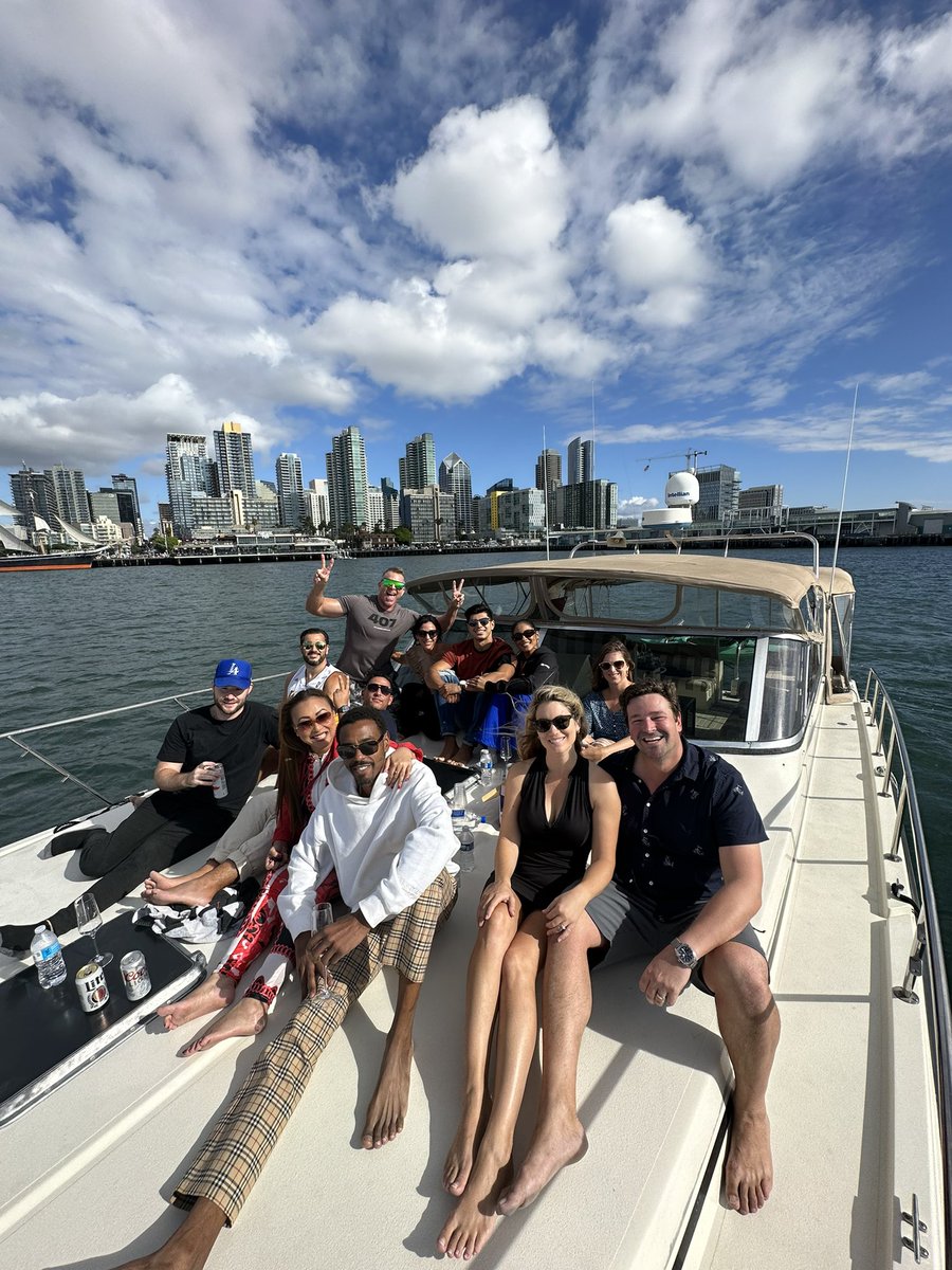 MissDJAlida's tweet photo. This is the story…of 12 people…who went out for a boat cruise…and we found out what happens…when you run out of fuel and get stranded…this crew stayed real polite…and we had a great time!🙃  #sandiego #havefun https://t.co/xXnooFbrFH