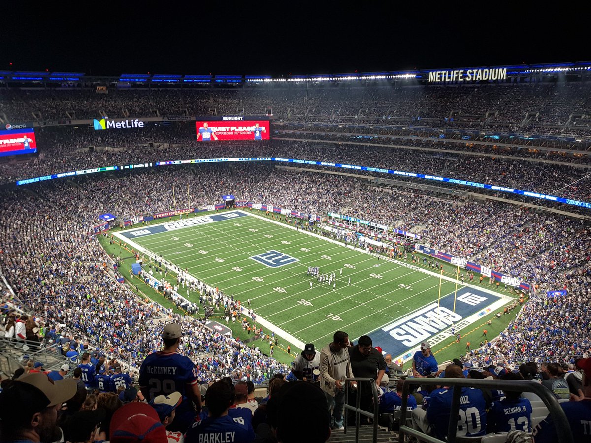 Normally watching from Switzerland but today live from MetLife. #ch5mnf