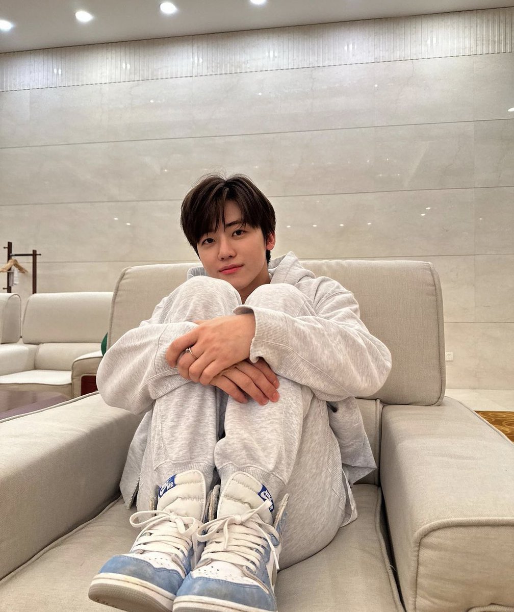 oneandonlyna's tweet photo. 요즘매일밤꺼내쓰다듬어보고잠드는사진.. https://t.co/SWziAkgLtq