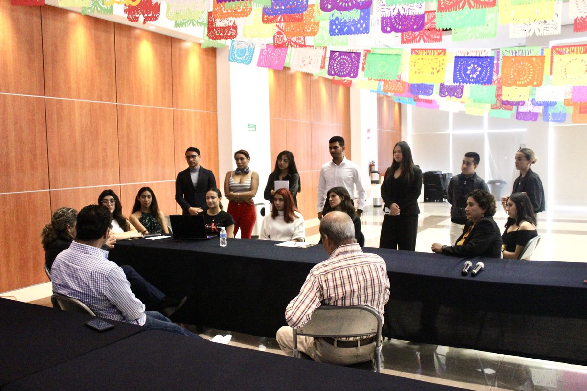 caeqroac's tweet photo. Realizamos una reunión con nuestro departamento de Servicio Social del @caeqroac, donde estuvimos presentes los arquitectos Luis Gutiérrez, Juana Lara, Alejandra Galindo. Estamos reforzando los proyectos que se están trabajando en el Estado, así como los próximos en realizarse. https://t.co/5pp4yRRcX6