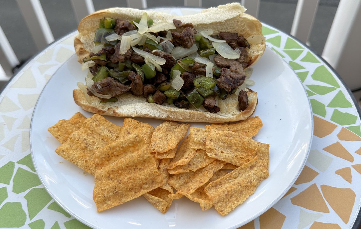 lisaontheradio's tweet photo. #MeatlessMonday Sautรฉed onions and peppers with #BeyondSteak plant-based seared tips on a toasted bun. Itโs super easy to make and delicious! @BeyondMeat #MeatfreeMonday #plantbased #vegan @MeatFreeMonday @MeatFreeMonday #dinner https://t.co/EY7ItPR8bY