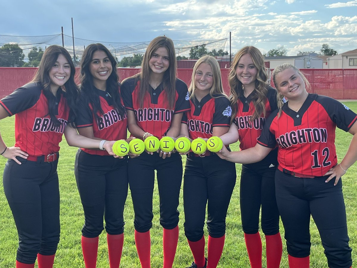 BrightonBulldo2's tweet photo. Come join us tomorrow for Senior Night vs Poudre! Under the lights at 7 and JV plays before at 5. https://t.co/kJUSxACoYg