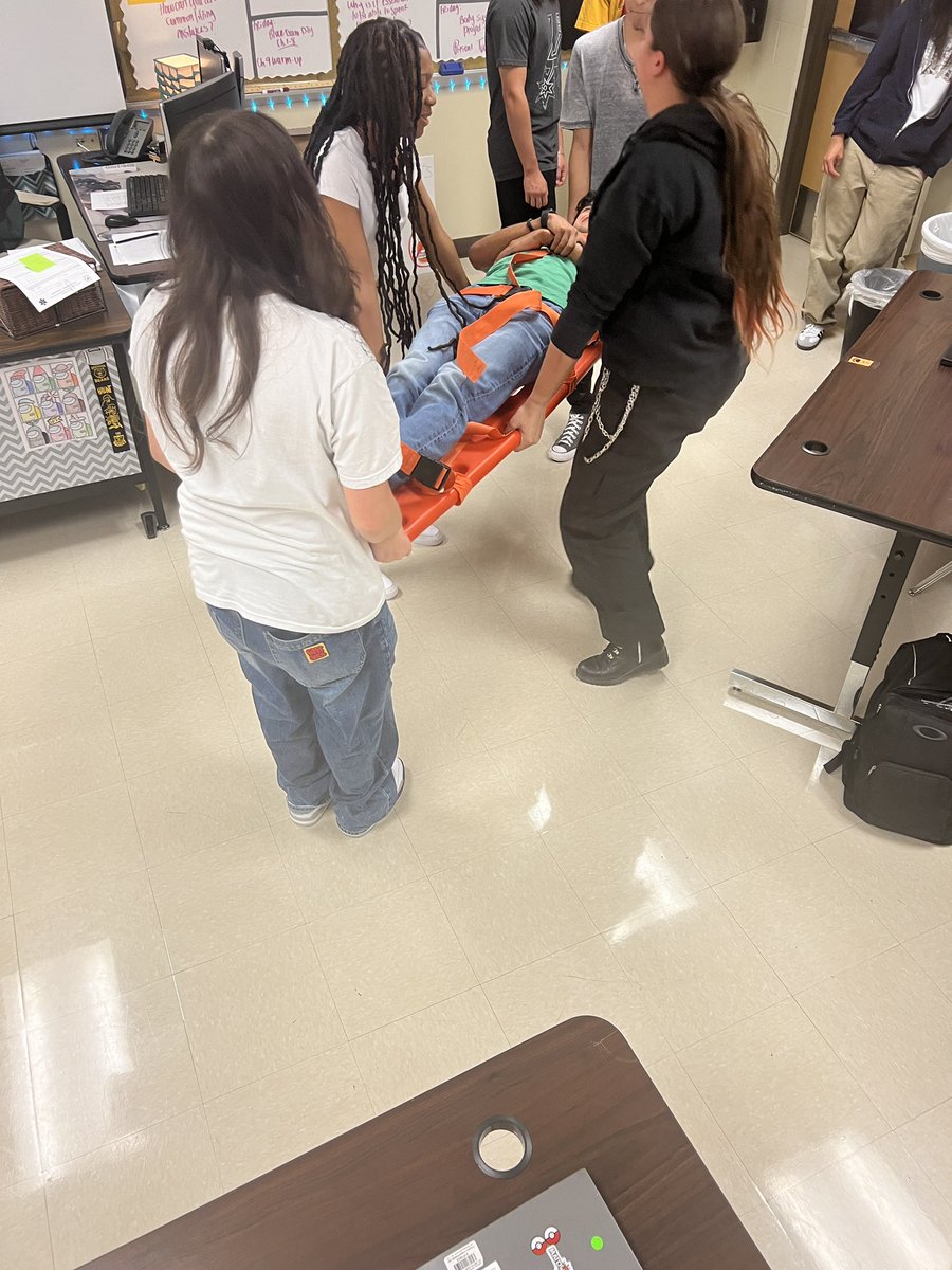 dear_darcie's tweet photo. EMT students practicing their lifting techniques! #futureEMT
@NISD_CTE
@NISDBrennan https://t.co/XRbTfz0D4M