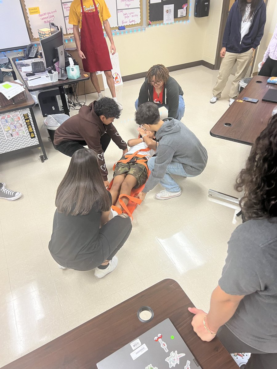 dear_darcie's tweet photo. EMT students practicing their lifting techniques! #futureEMT
@NISD_CTE
@NISDBrennan https://t.co/XRbTfz0D4M