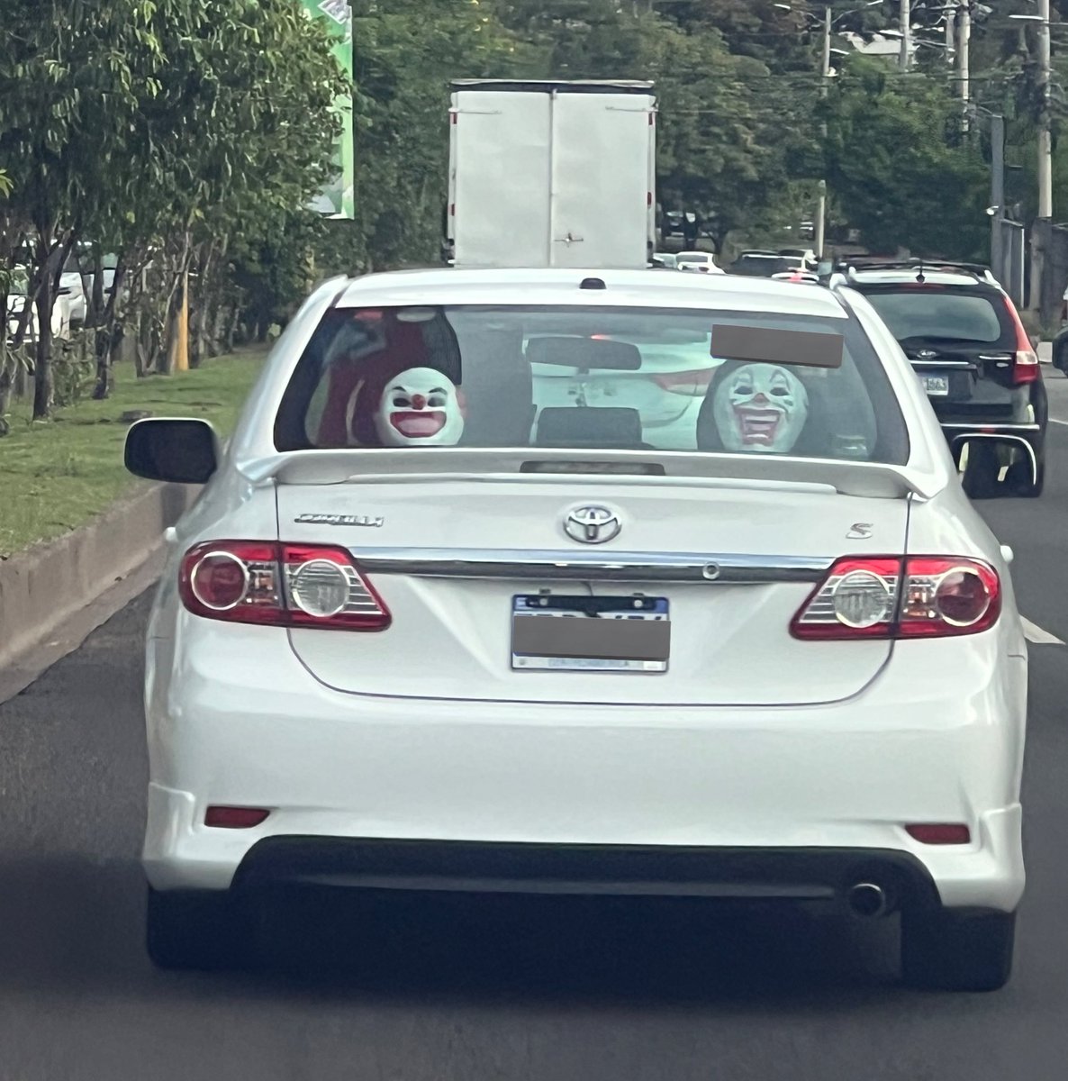 Trendelmame__'s tweet photo. El taxi que te lleva al cielo. https://t.co/Lmt49zWnsD