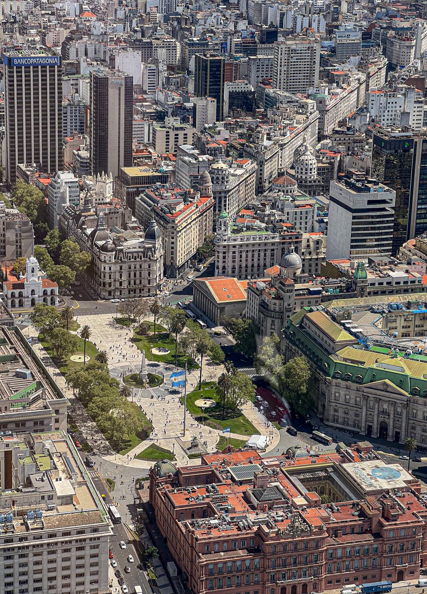 FabriCaradonna's tweet photo. Hoy volé por Buenos Aires y aluciné con las vistas ✨ https://t.co/tUVzAn9jlk