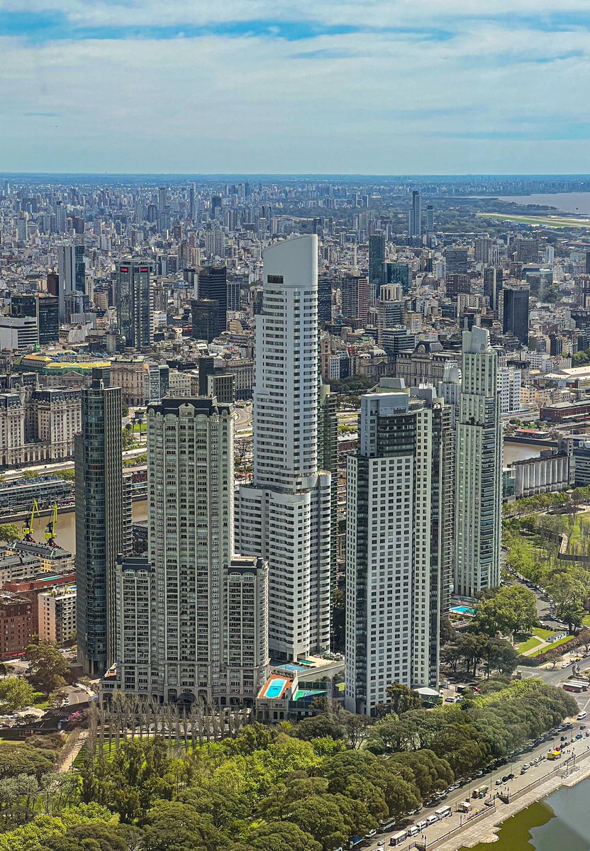 FabriCaradonna's tweet photo. Hoy volé por Buenos Aires y aluciné con las vistas ✨ https://t.co/tUVzAn9jlk