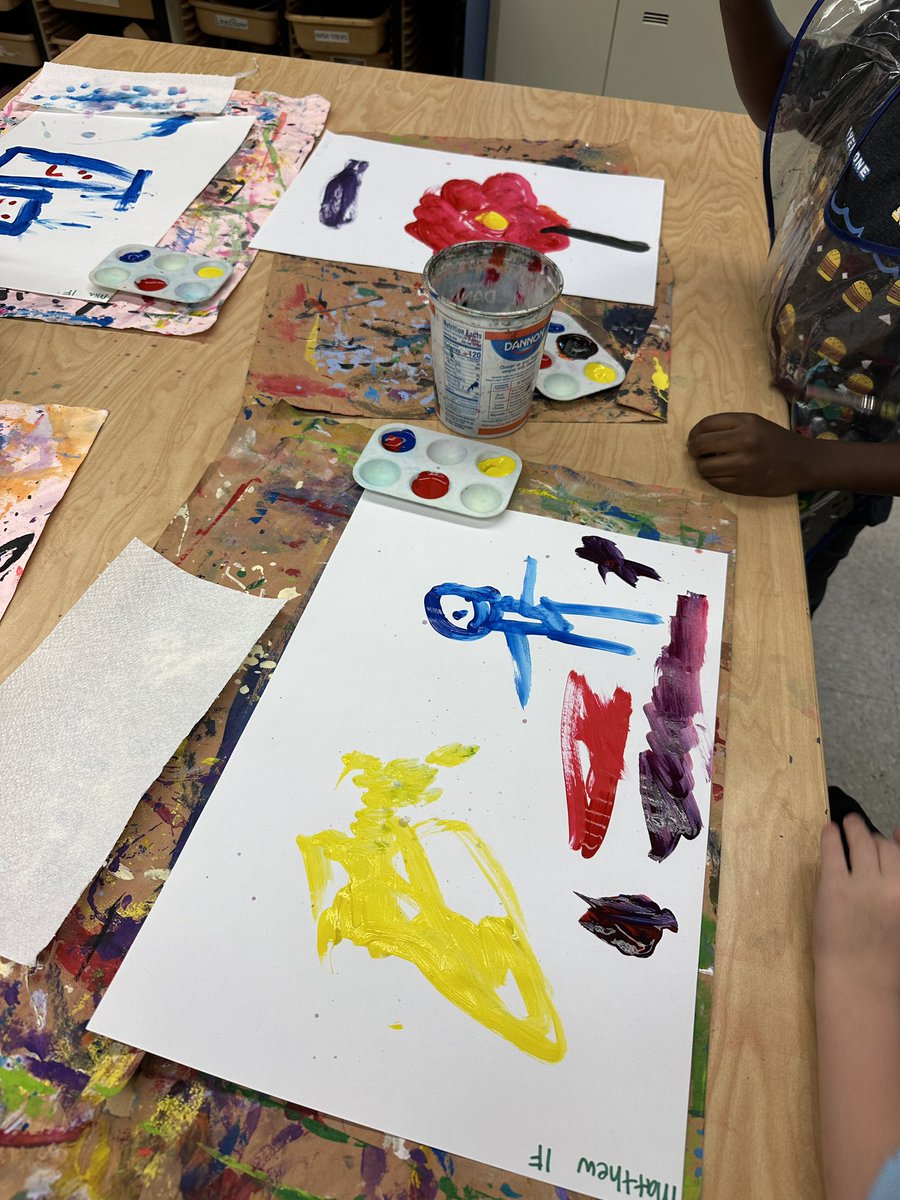 #1stgradeart experimenting with mixing primary colors!

#paintingstation #d97art #irving97 #oakpark97 #weared97