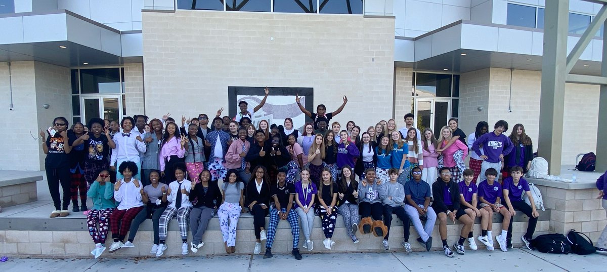msa_w's tweet photo. Check out our fabulous Zoom Day outfits on the stage! Tomorrow, it's going to be hard to distinguish 'which is which.' Our teachers are also excited for the fun! #HomecomingWeek #ZoomDay #uKnighted https://t.co/Ocd8zgtoKJ