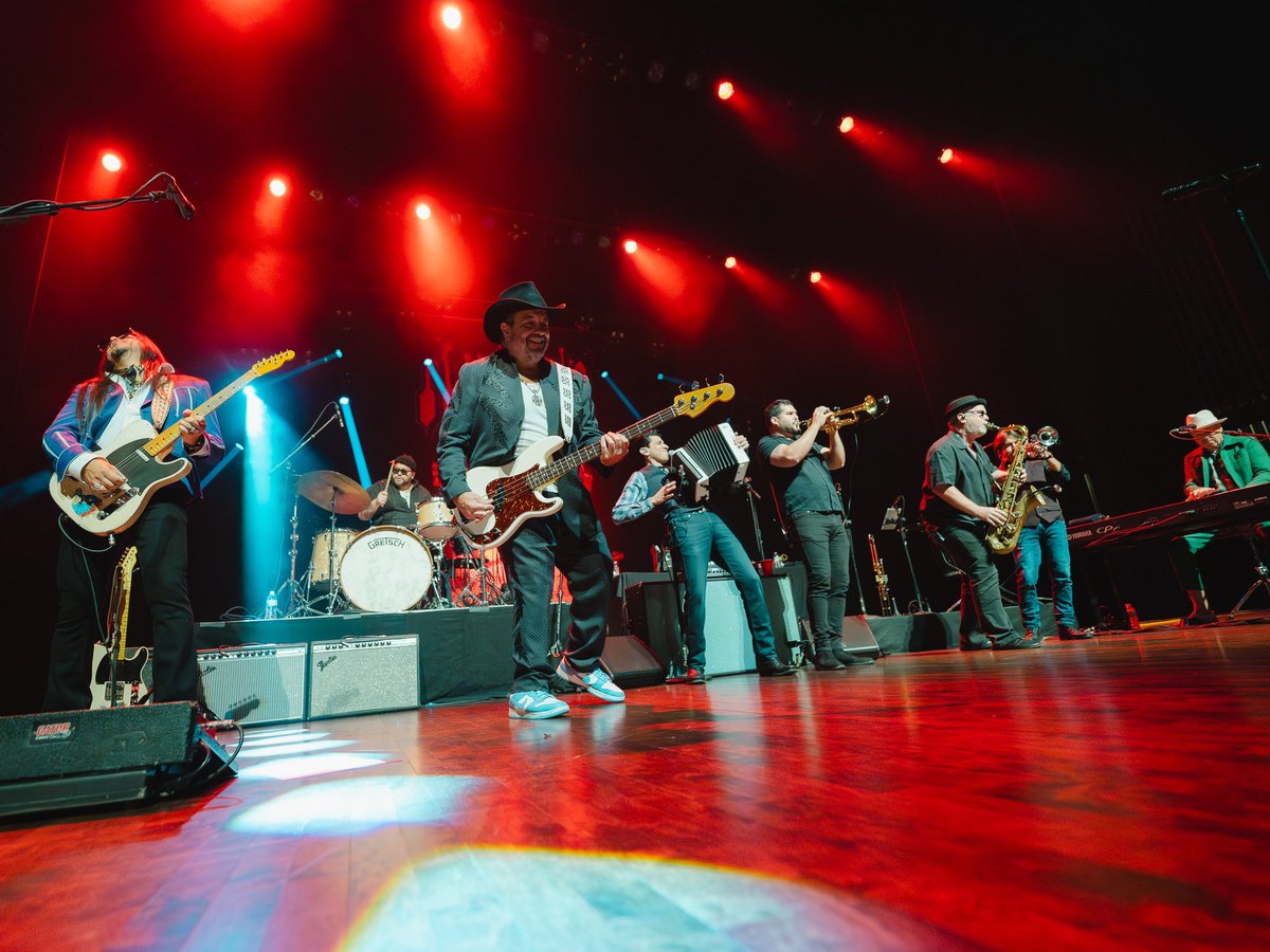 MavericksMusic's tweet photo. Minneapolis Memories 💜 @hennepintheatre State Theatre 9.16.23

📸 @habanamenex #TheMavericks #FallTour23 #TheMavericksLive https://t.co/4eSVDhw7dM