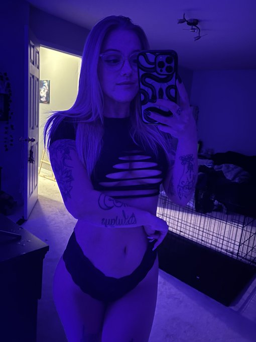 Crawl on me Sink into me Die for me https://t.co/Y951kgzWC5